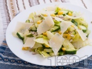 Рецепта Зелена салата айсберг с краставица, царевица, пармезан и слънчогледови семки